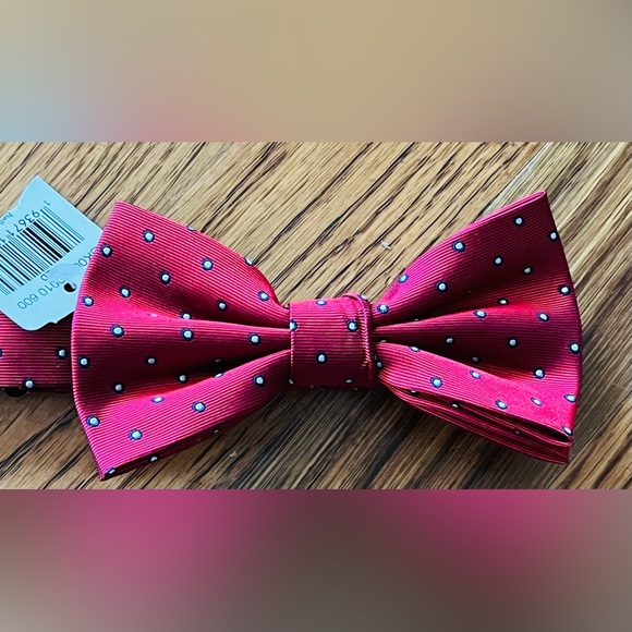 Saddlebred Men’s Bow Tie, crimson w/blue & white polka dots, NWT - Picture 1 of 2